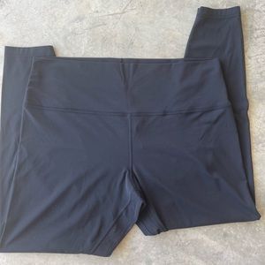 LULULEMON CROP ALIGNS